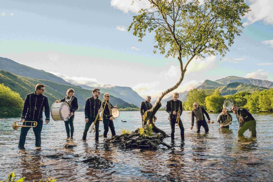 New twist on Welsh pop favourites for local good causes